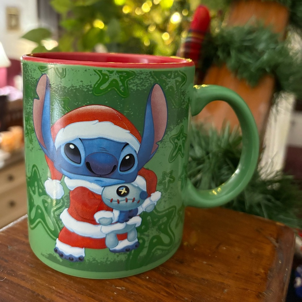 NWOB Disney Lilo & Stitch Oversized 20oz Green Christmas Coffee Mug Cup